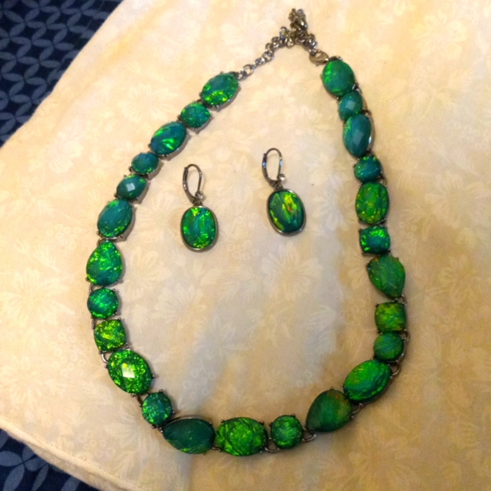 Necklace and earrings set